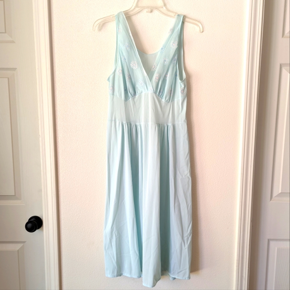 Vintage LORRAINE Perfect Fitting Long Nightgown Baby Blue/Pink Flowers Size 36
